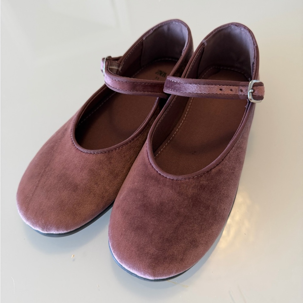NEW Girls Zara size 33 (size 2) velvet Mary Jane Flats in Mauve